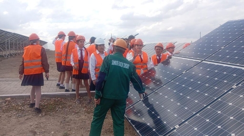 «Шаг в будущее: школьники посетили солнечную электростанцию 2 МВт в г. Конаев»
